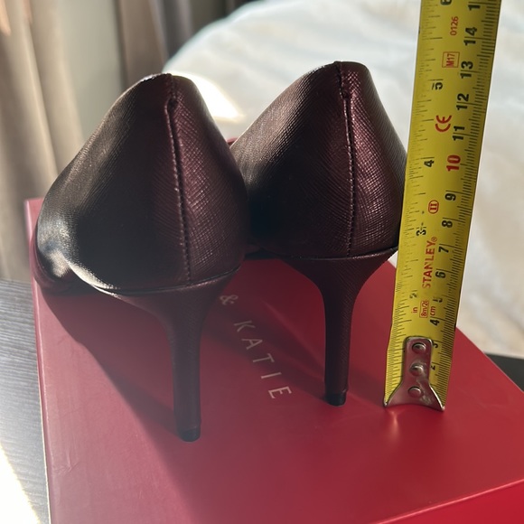 BRAND NEW NEVER WORN gorgeous wine purple stilettos - Picture 4 of 6